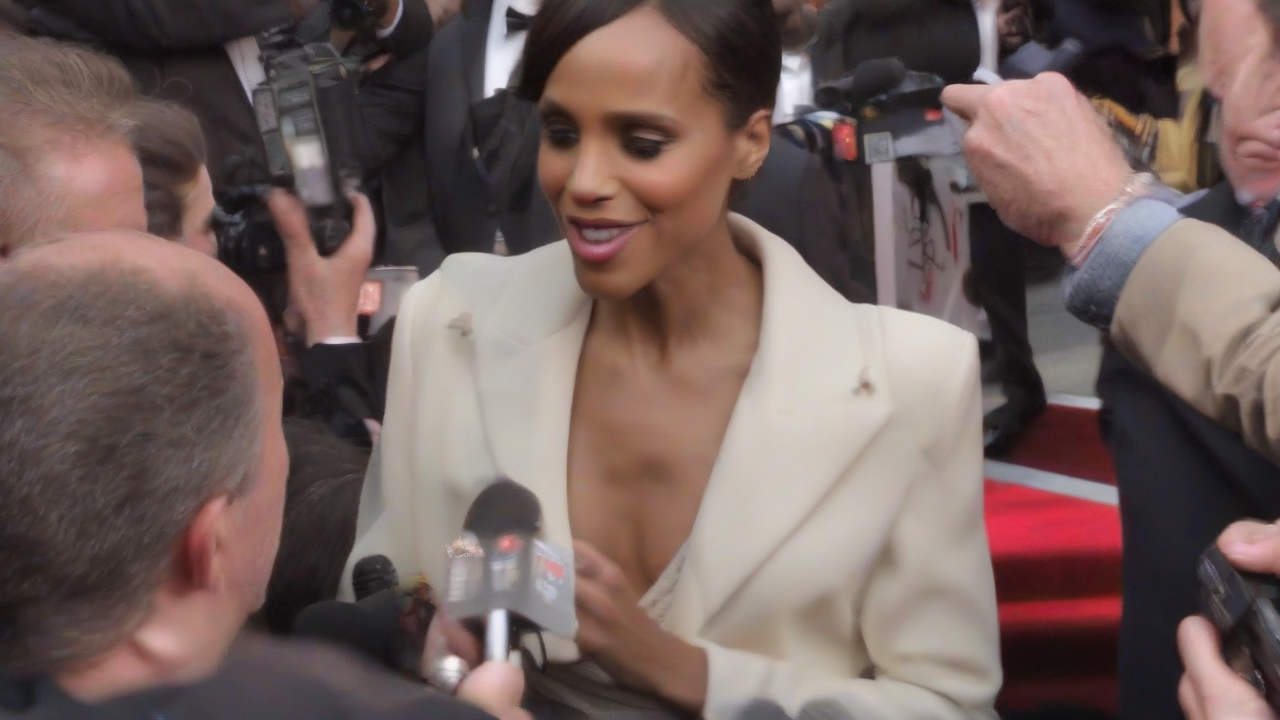 Kerry Washington buys Heated Rivalry candle