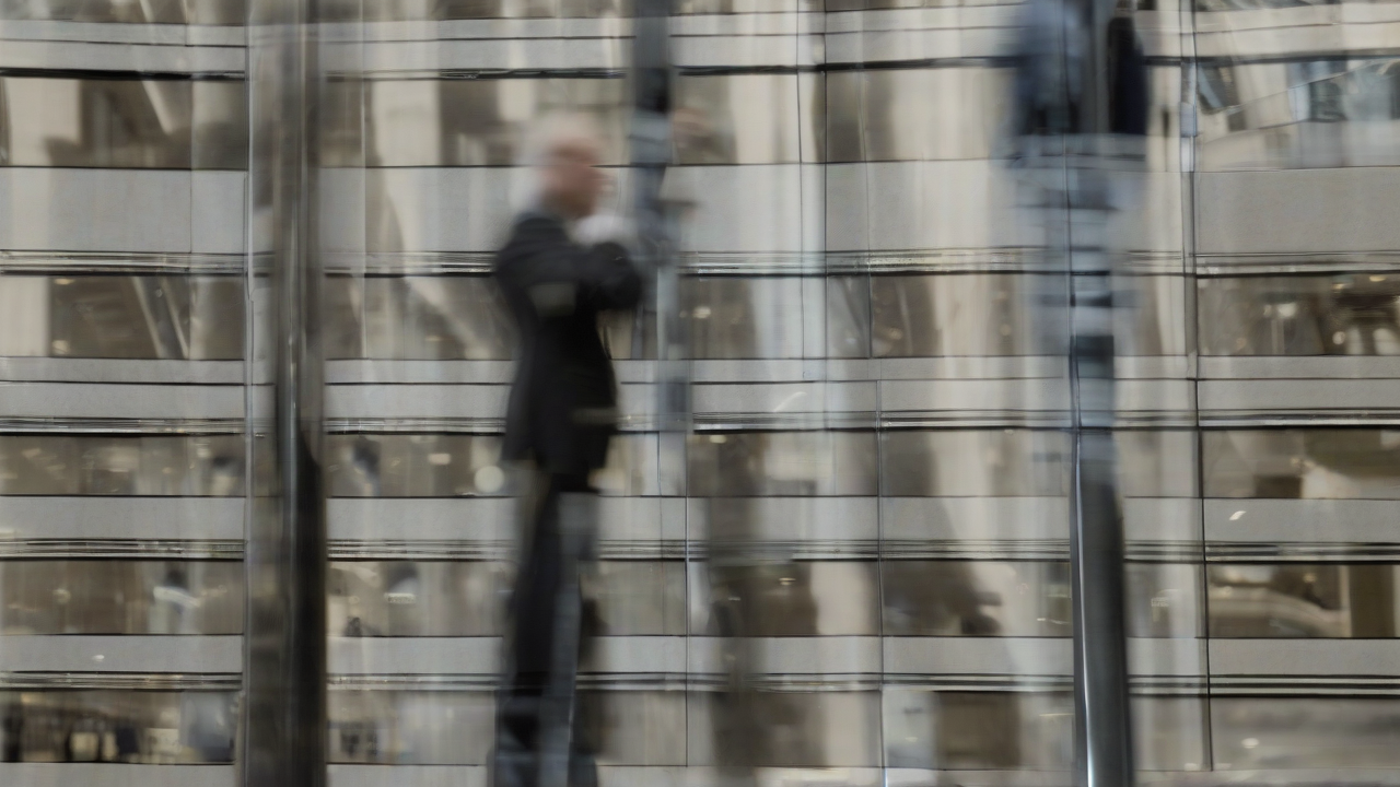 Saba Capital Buys Stakes at Discounts