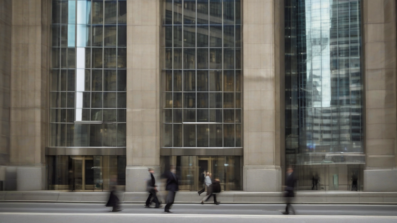 US Financial Stocks Plummet Amid Challenges